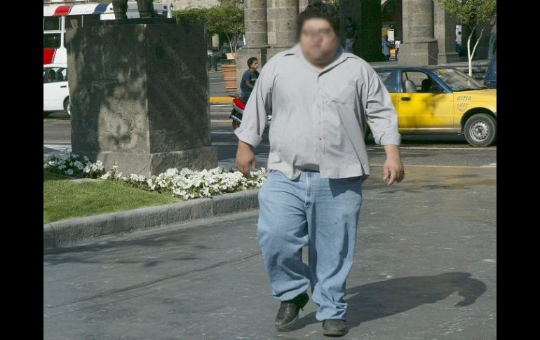 La conclusión sigue siendo la misma, los peligros de la obesidad superan sus pocas ventajas. ARCHIVO  /