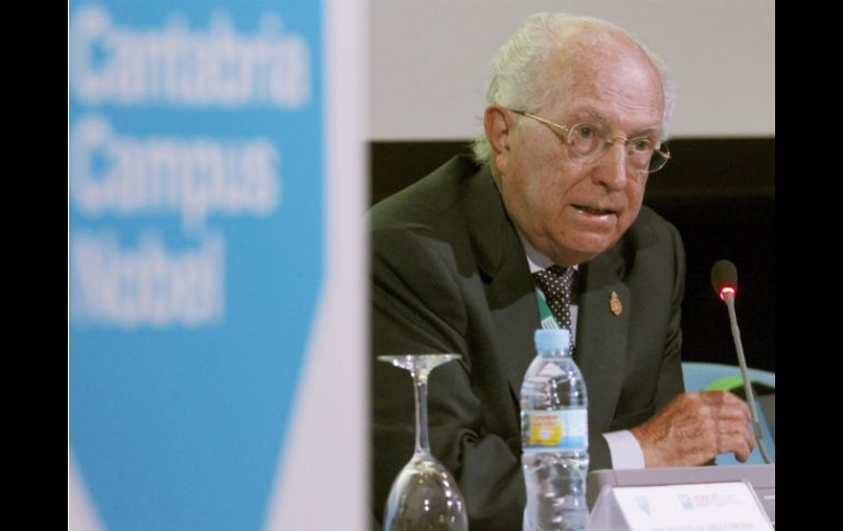 El director de la Academia Mexicana de la Lengua, Jaime Labastida, durante en el encuentro Cantabria Campus Nobel.EFE  /