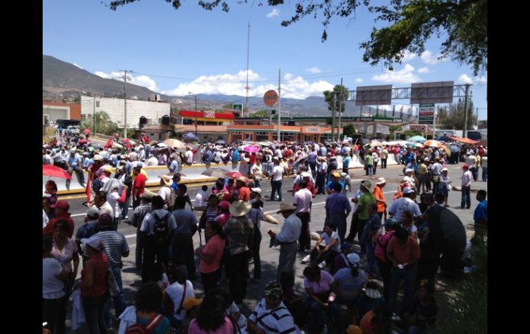 La CETEG se han manifestado contra la Evaluación Universal y la Prueba ENLACE con cierre de vias y plantones. ARCHIVO  /