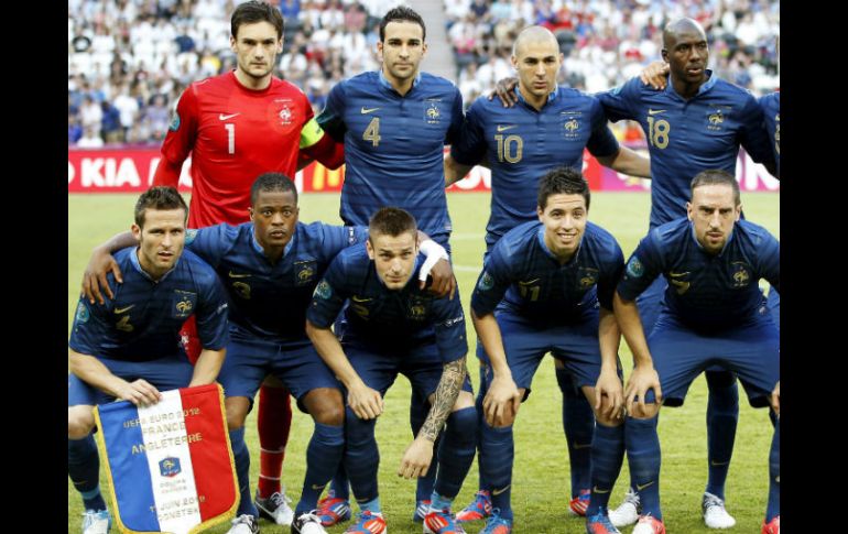 Jugadores de la selección francesa posan para los fotógrafos antes del partido con Inglaterra. EFE  /