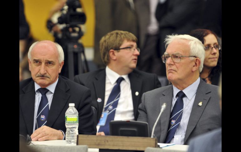 Los asambleístas malvinenses Mike Summers (i) y Roger Edwards (d) en el Comité de Descolonización de la ONU. EFE  /