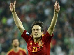 PARA ARRIBA. David Silva festeja su anotación con la que España goleó a Irlanda. EFE  /