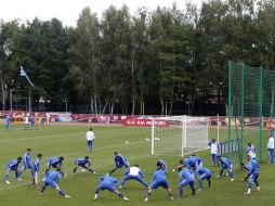 La selección de Grecia durante la práctica de hoy, en Polonia. AP  /