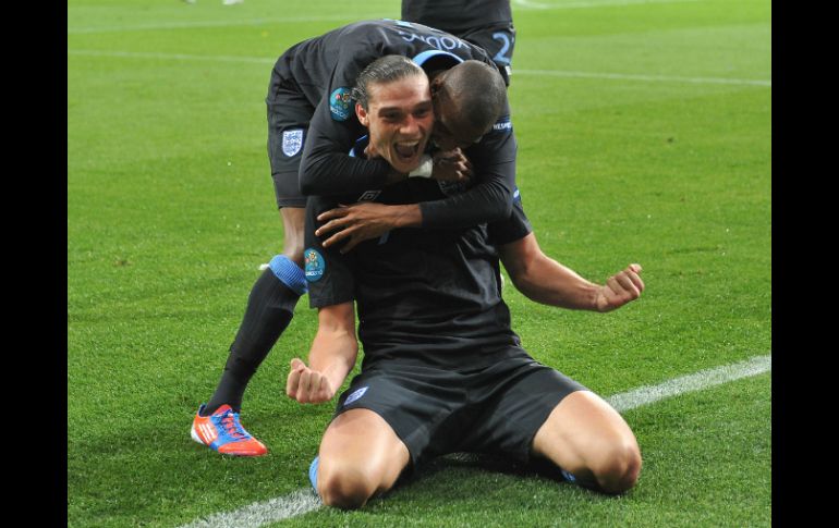 Andy Carroll celebra su gol, el primero de Inglaterra ante Suecia. AFP  /