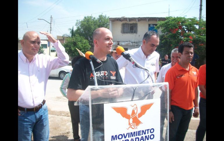 Germán Relis, Augusto Valencia y Salvador Caro (de izq a der), dieron a conocer sus proyectos de campaña. ESPECIAL  /