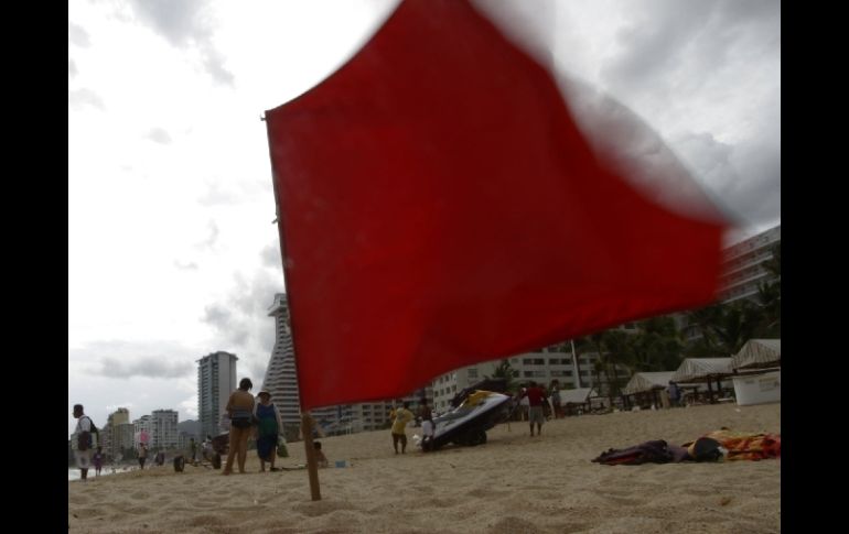 Hay alerta en la playa desde Salina Cruz, Oaxaca, a Acapulco, Guerrero. EFE  /