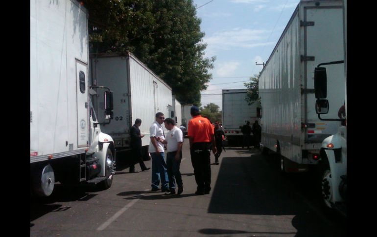 Los camiones llegaron a la bodega del Instituto Electoral y de Participación Ciudadana del Estado de Jalisco.  /