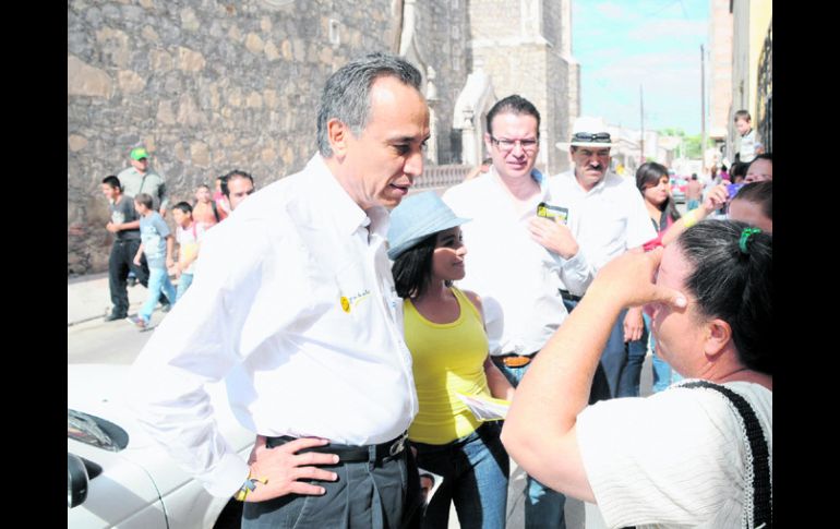 La carretera de San Juan de los  Lagos a Encarnación de Díaz es una de las promesas del candidato perredista.ESPECIAL  /