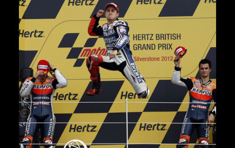 Jorge Lorenzo (c) celebra su triunfo. REUTERS  /