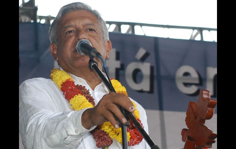 López Obrador en su visita a Oaxaca ayer. NOTIMEX  /