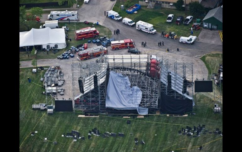 Un muerto, un herido, un escanario caído, un concierto cancelado y cientos de fans de Radiohead decepcionados. AP  /