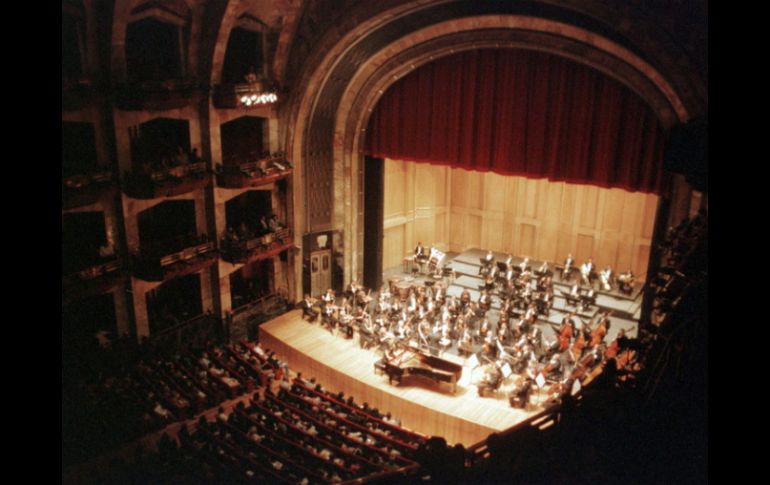 La OSN y el el Coro Bicultural Dessoff-Xopankuikatl presentaron su concierto 14 en la Sala Principal de Bellas Artes. ARCHIVO  /