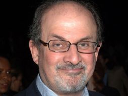 Rushdie cumplirá  mañana a 65 años de edad. ARCHIVO  /