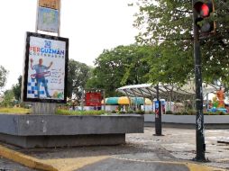 Algunas imágenes promocionales del aspirante del PAN están dentro del perímetro prohibido por el Reglamento de Anuncios.  /