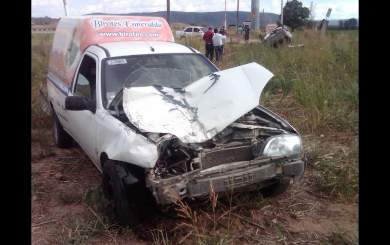 Tras el accidente, ambos vehículos terminaron dentro de un plantío de maíz.  /