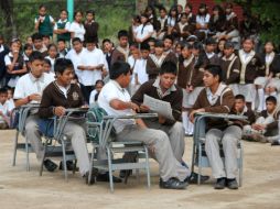 Alumnos de la escuela secundaria técnica No. 170, José Luis Ayala Larios.  /