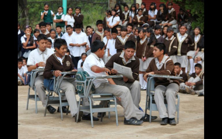 Alumnos de la escuela secundaria técnica No. 170, José Luis Ayala Larios.  /