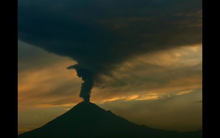 En las últimas 24 horas, el Cenapred reportó 19 exhalaciones de baja intensidad. ARCHIVO  /