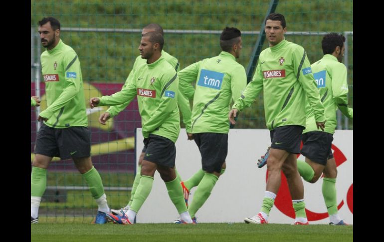 La Selección de Portugal cerró su preparación para enfrentar a los checos en Varsovia. REUTERS  /