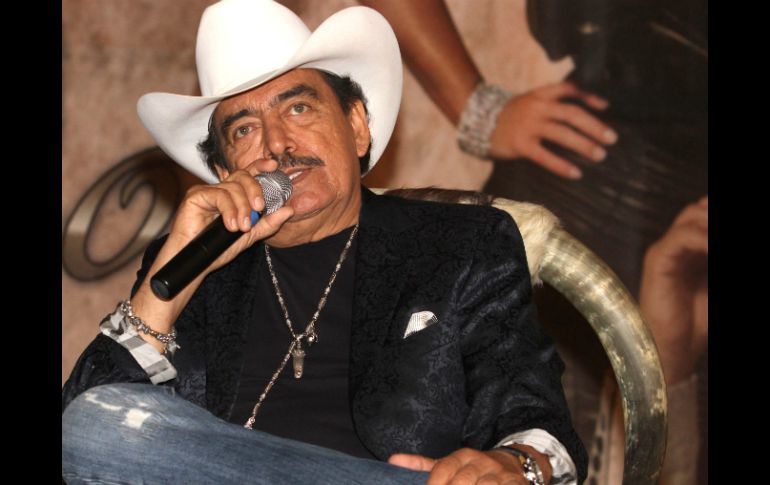 Joan Sebastian durante la conferencia que presentó con Lucero. EL UNIVERSAL  /