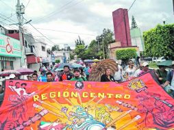 Profesores de la CETEG recorren las calles de Chilpancingo para agradecer a la ciudadanía el apoyo a su movimiento. EL UNIVERSAL  /