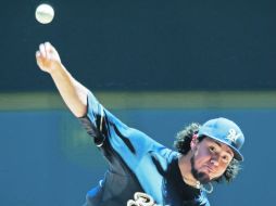 Sólido en la lomita. Yovani Gallardo lanza frente a los Azulejos. AP  /