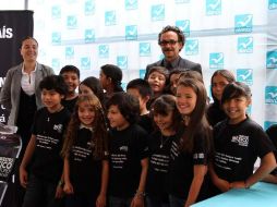 Gabriel Quadri de la Torre se reúne con los niños de la asociación Nuestro México del Futuro en su casa de campaña. NTX  /