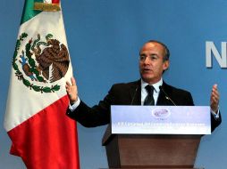 El Presidente Felipe Calderón pidió ayudar a los damnificados con ''imparcialidad y sensibilidad social''. ARCHIVO  /