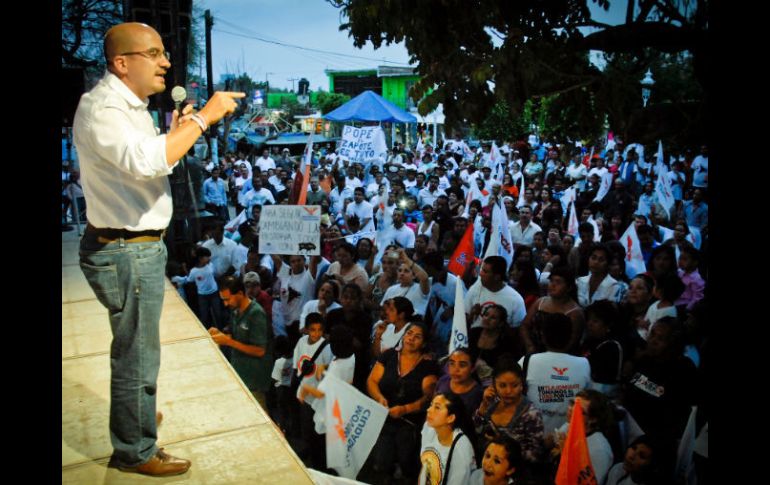 El candidato se comprometió a llevar a cabo la construcción de un lienzo charro en El Zapote. ESPECIAL  /