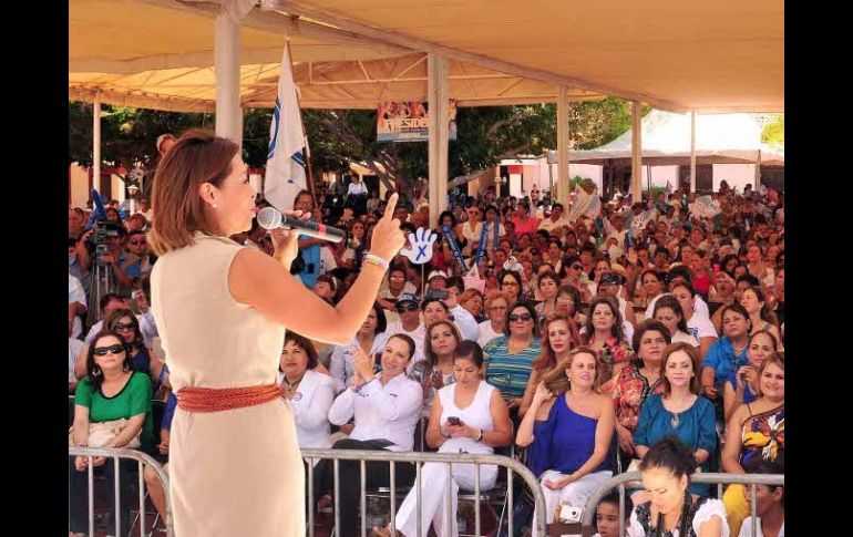 Vázquez Mota se reúne con mujeres en Guaymas, donde asegura que a 10 días de la elección presidencial ''nada la detiene''. NTX  /