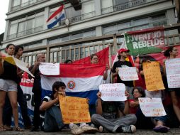 Partidarios de Fernando Lugo, también protestaron frente al consulado de Paraguay en Río de Janeiro, Brasil. AP  /