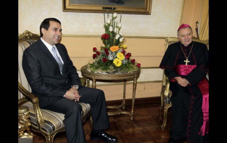 El nuevo presidente de Paraguay, Federico Franco, se reunió con el nuncio apostólico Eliseo Ariotti. REUTERS  /