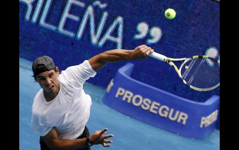 El tenista español, Rafa Nadal durante su entrenamiento en la Caja Mágica. ARCHIVO  /