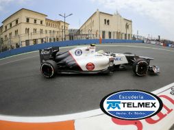 Sergio Pérez, pilota su monoplaza en el circuito urbano de Valencia, España. EFE  /