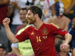 Xabi Alonso anota un doblete en el juego ante Francia y festejó 100 juegos como seleccionado españo. AP  /