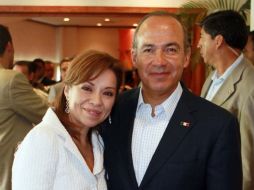 Josefina Vázquez Mota con el presidente Felipe Calderón en la reunión plenaria de los diputados del PAN. ARCHIVO  /