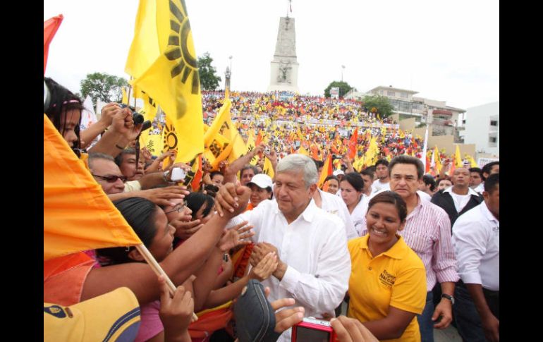 El candidato presidencial de la coalición Movimiento Progresista, Andrés Manuel López Obrador durante su cierre de campaña. NTX  /