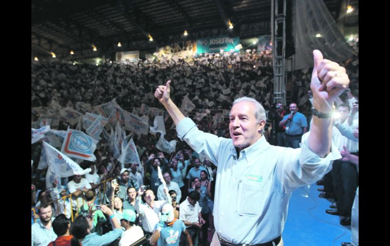 El candidato panista se pronunció contra las encuestas.  /