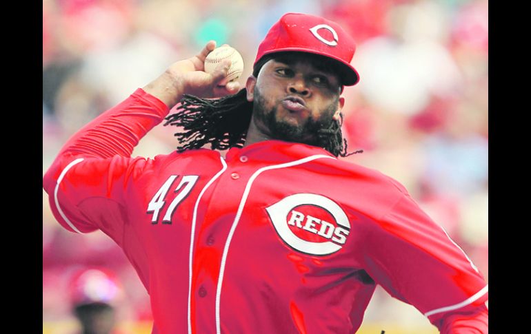 Brazo educado. Johnny Cueto realiza un lanzamiento, durante el partido ante Minnesota. AP  /