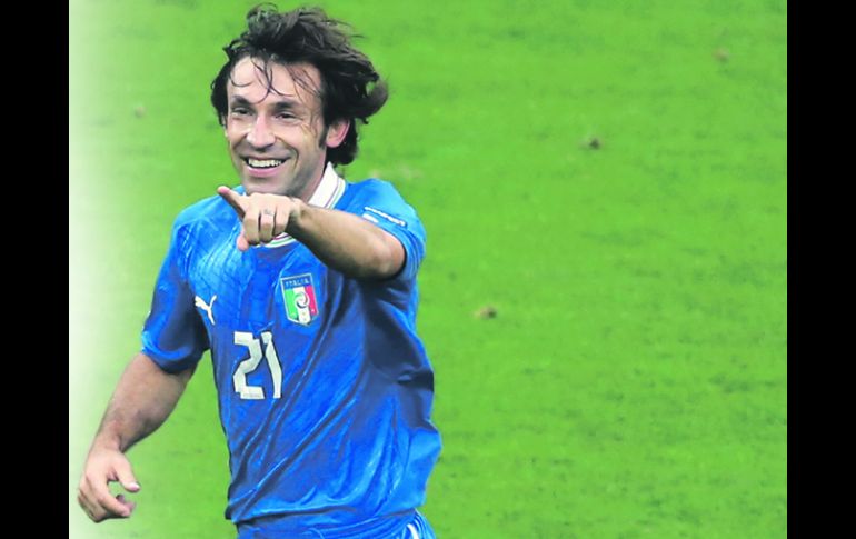 Italia en sus hombros. Andrea Pirlo se ha convertido en el jugador más importante de su Selección. AFP  /