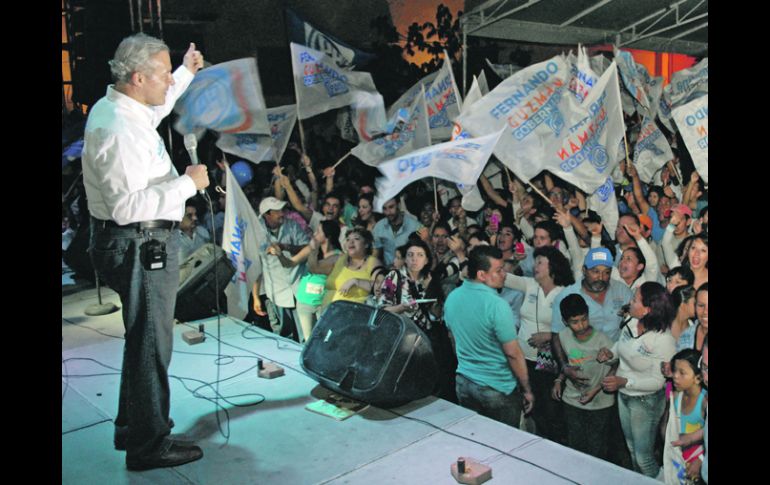 Fernando Guzmán sostuvo un encuentro con simpatizantes durante su cierre de campaña en el distrito 17. ESPECIAL  /