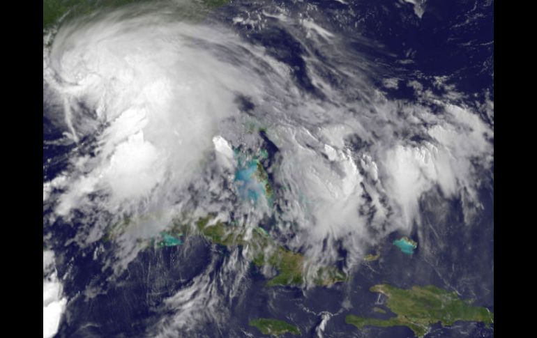 En Florida temen que las lluvias ocasionen inundaciones y tornados en la región. AFP  /