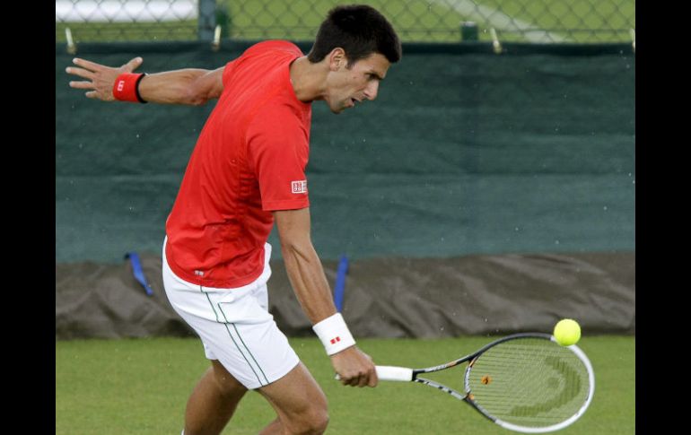 Djokovic se prepara para defender Wimbledon y el número uno del mundo. EFE  /