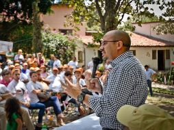 Del Toro, en un discurso ante vecinos del fraccionamiento El Palomar, ayer. ESPECIAL  /