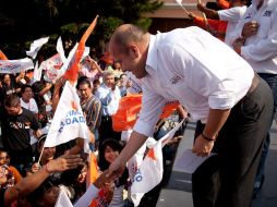 Alfaro ya había expresado su apoyo a Salvador Caro en su visita del jueves a la colonia Guadalupana. ESPECIAL  /