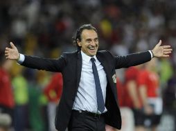 Cesare Prandelli celebra la victoria sobre Inglaterra en cuartos de final de la Eurocopa. EFE  /