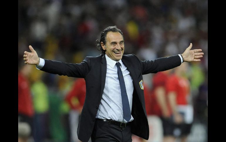 Cesare Prandelli celebra la victoria sobre Inglaterra en cuartos de final de la Eurocopa. EFE  /