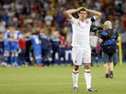 Steven Gerrard lamenta la eliminación de su selección en la Eurocopa 2012. EFE  /