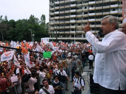 López Obrador se dirige a sus simpatizantes en la Plaza Juárez de Guadalajara. AFP  /