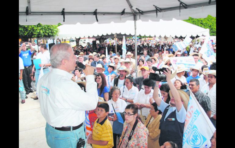 Fernando Guzmán asegura que él es el candidato preferido para ganar las elecciones. ESPECIAL  /